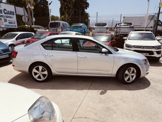 Skoda Octavia 2.0TDI DSG - ETIQUETA B