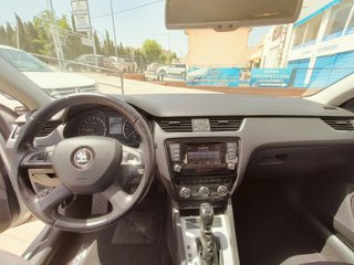Skoda Octavia 2.0TDI DSG - ETIQUETA B