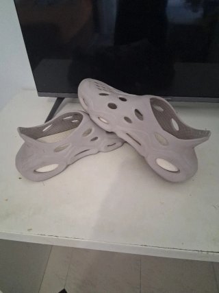 Chanclas grises