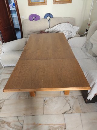 Mesa comedor de maders extensible con cristal.