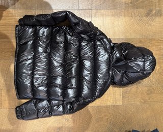 Chaqueta de Plumas Negra Brillante