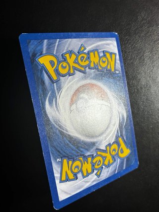 Carte Pokémon Lt. Surge's Pikachu (2 versioni)