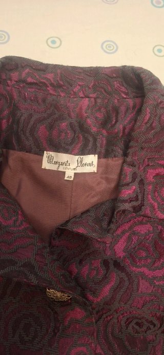 Traje de fiesta morado y negro