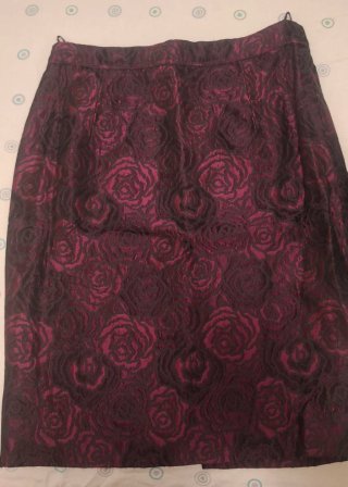 Traje de fiesta morado y negro