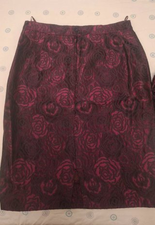 Traje de fiesta morado y negro