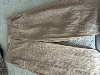 Pantalones rosa con bordado