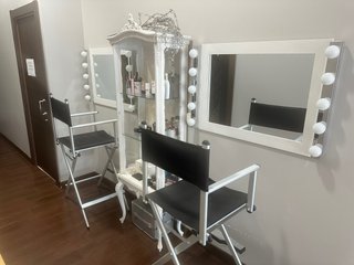 2 Puestos Maquillaje Profesional