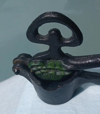 Cascanueces de hierro forjado