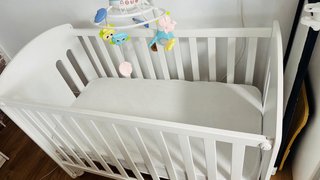 Cuna blanca bebé