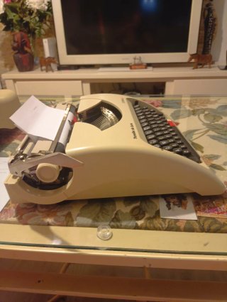 Máquina de escribir Olympia Traveller de Luxe