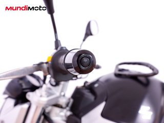 SUZUKI GSR 600