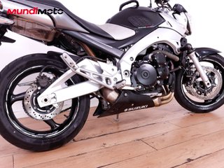 SUZUKI GSR 600