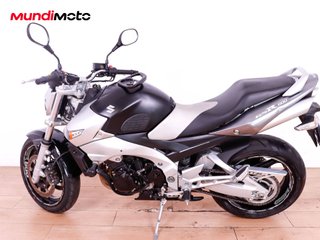 SUZUKI GSR 600