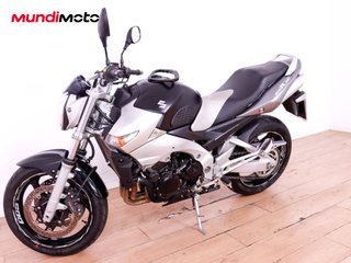 SUZUKI GSR 600