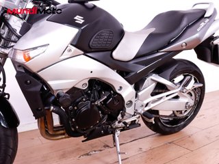 SUZUKI GSR 600