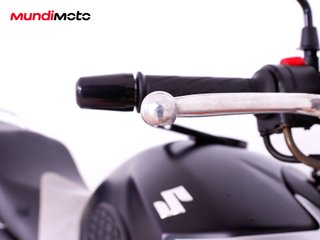 SUZUKI GSR 600