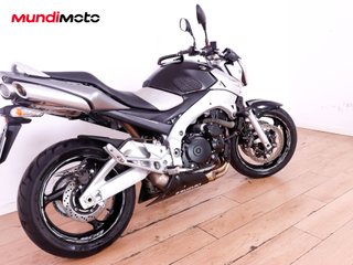 SUZUKI GSR 600