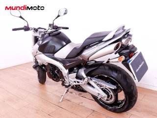 SUZUKI GSR 600