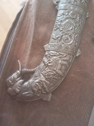 Utensilio ceremonial hindú decorada