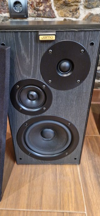 Altavoces HIFI marca Jamo Cornet 60 IV gen.