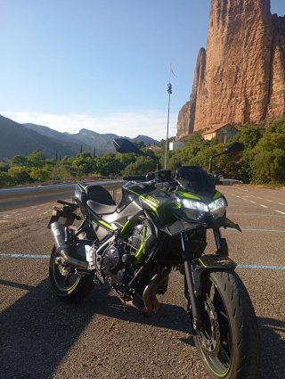 Kawasaki Z650 Negra/Verde
