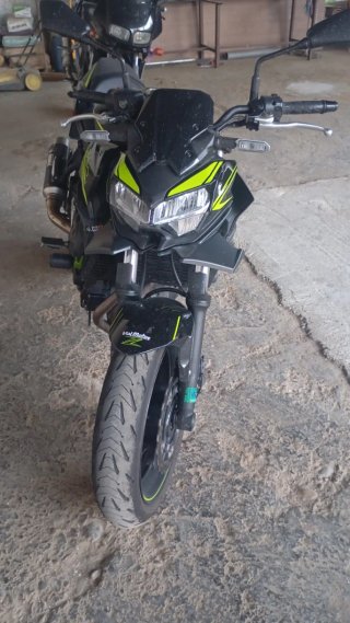 Kawasaki Z650 Negra/Verde
