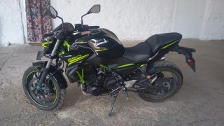 Kawasaki Z650 Negra/Verde