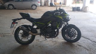 Kawasaki Z650 Negra/Verde