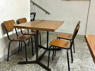 Conjunto mesa y 4 sillas industrial fórmica