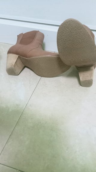 Botines de tacón color camel