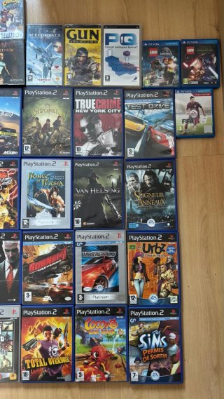 Lote juegos PS2, PSP, PS1 y PSVita (escucho ofert)