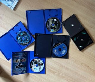 Lote juegos PS2, PSP, PS1 y PSVita (escucho ofert)