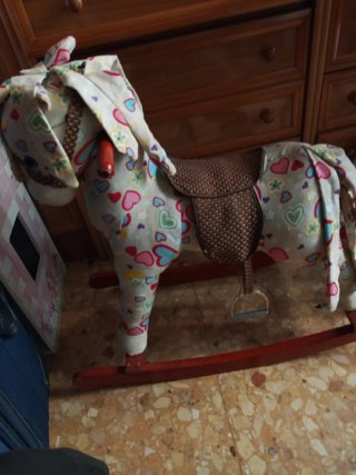 Caballo balancín infantil