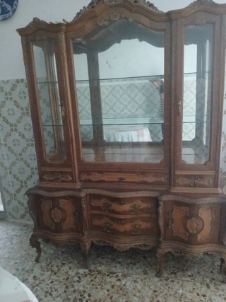 Silla antigua tallada a mano