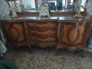 Silla antigua tallada a mano
