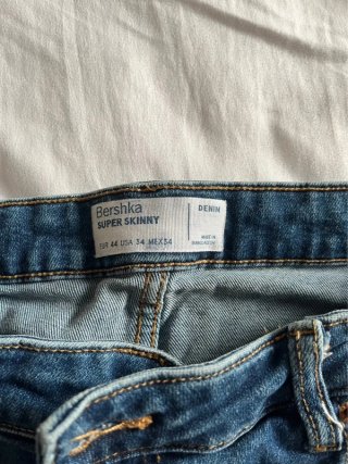 Pantalón Bershka Super Skinny Talla 44