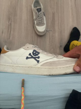 Zapatillas Scalpers grises y blancas
