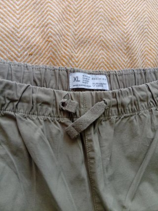 (28) Pantalones cargo Primark caqui XL