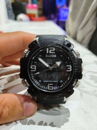 Reloj Guess Negro y Plateado