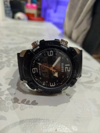 Reloj Guess Negro y Plateado