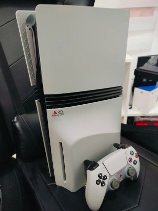 PS5 Pro "Nostalgia Edition" (Look 30 Aniversario)
