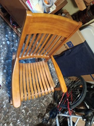 Mecedora de madera estilo clásico (solo recogida)