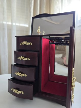 Joyero de madera con espejo y cajones