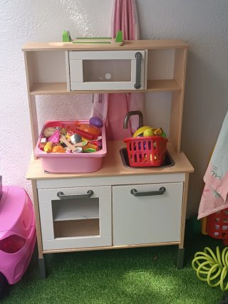 Cocina de juguete para niña con accesorios