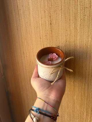 Candela profumata alla rosa in barattolo