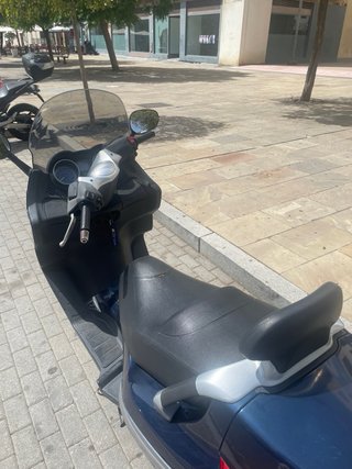 Piaggio X EVO 125 Scooter