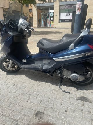 Piaggio X EVO 125 Scooter