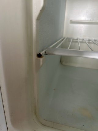Nevera blanca con congelador superior