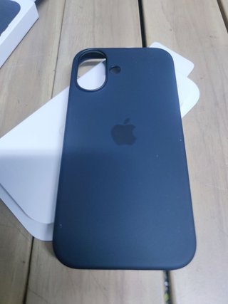 Funda de silicona con MagSafe para el iPhone 16 - Negro