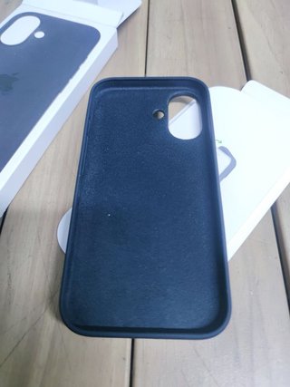 Funda de silicona con MagSafe para el iPhone 16 - Negro